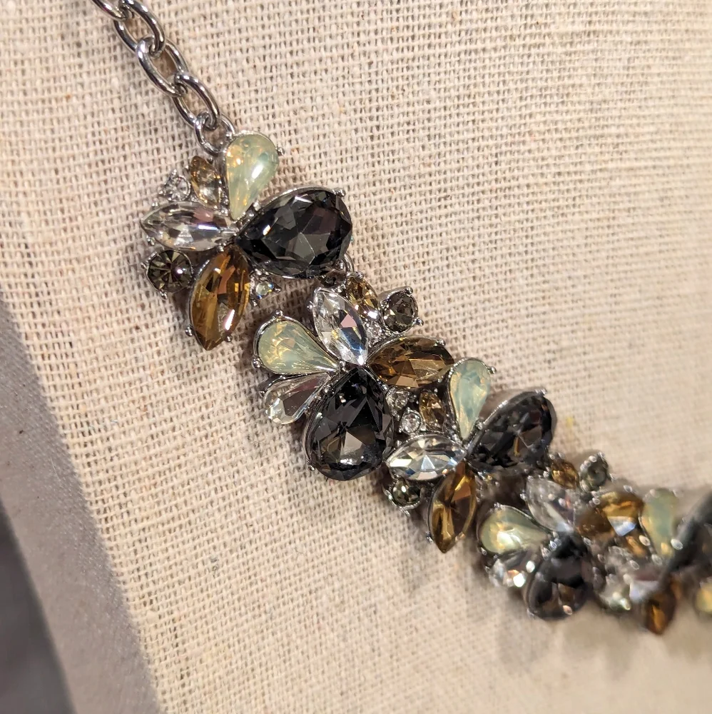 🔥Ann Taylor Necklace Sparkly Smokey Rhinestone Silver Tone Statement - Picture 2 of 9